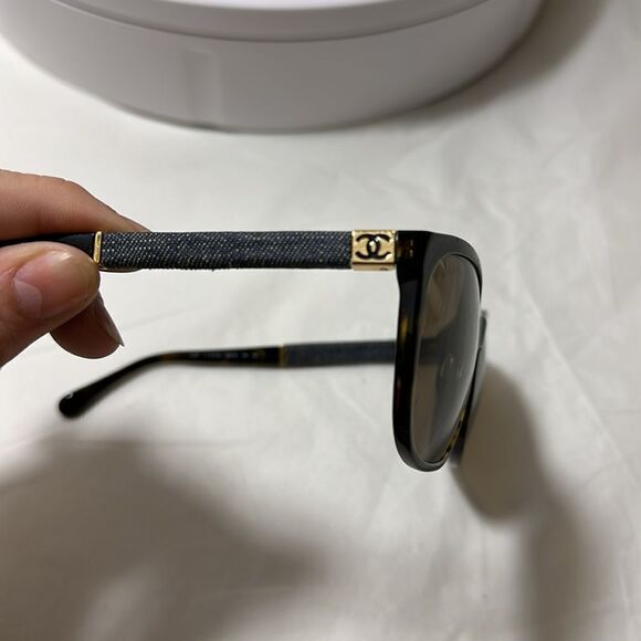 Chanel Women’s Denim & brown tortoise wayfarer sunglasses. Authentic - Picture 13 of 14